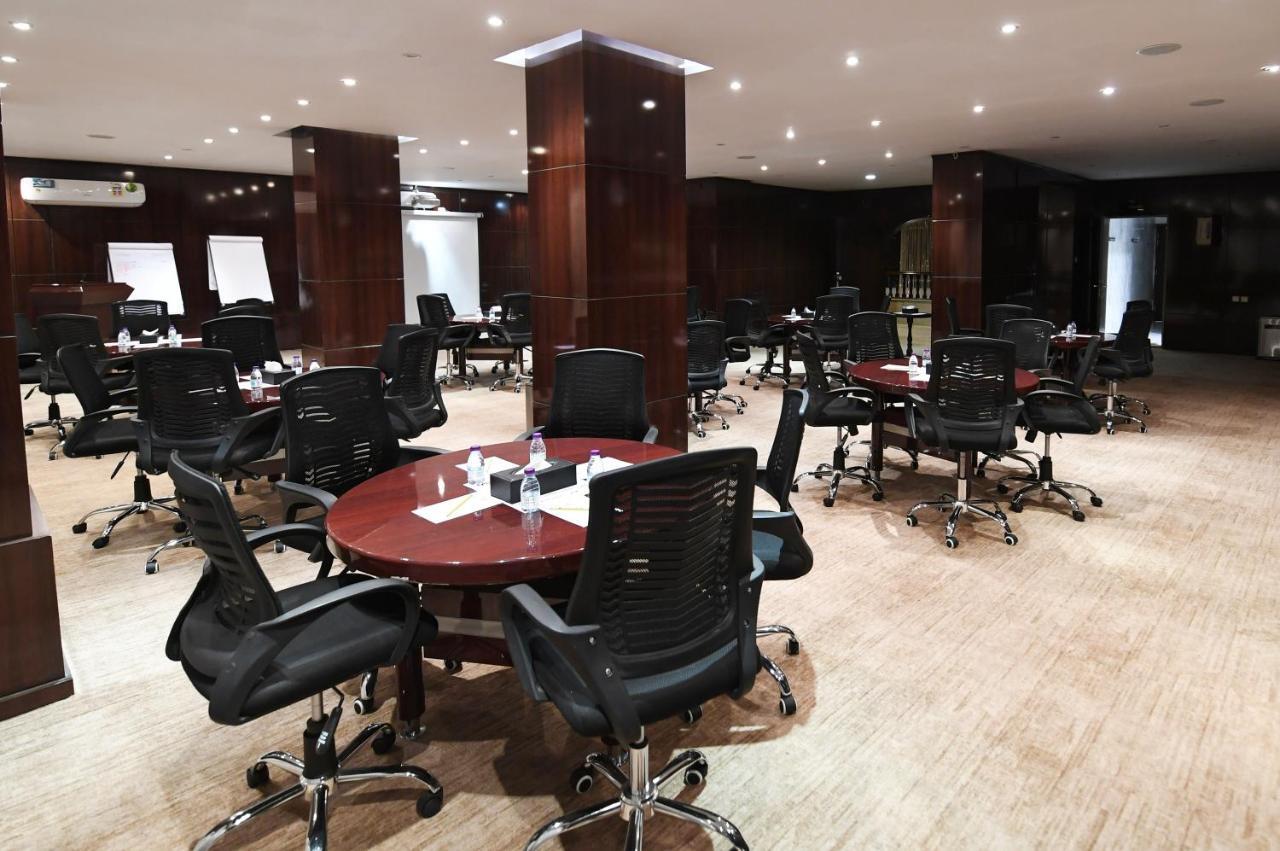 Azd Hotel 아바 외부 사진