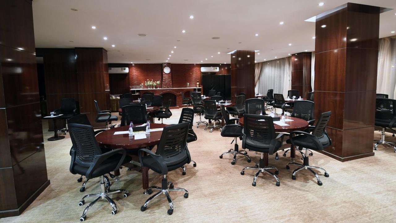 Azd Hotel 아바 외부 사진